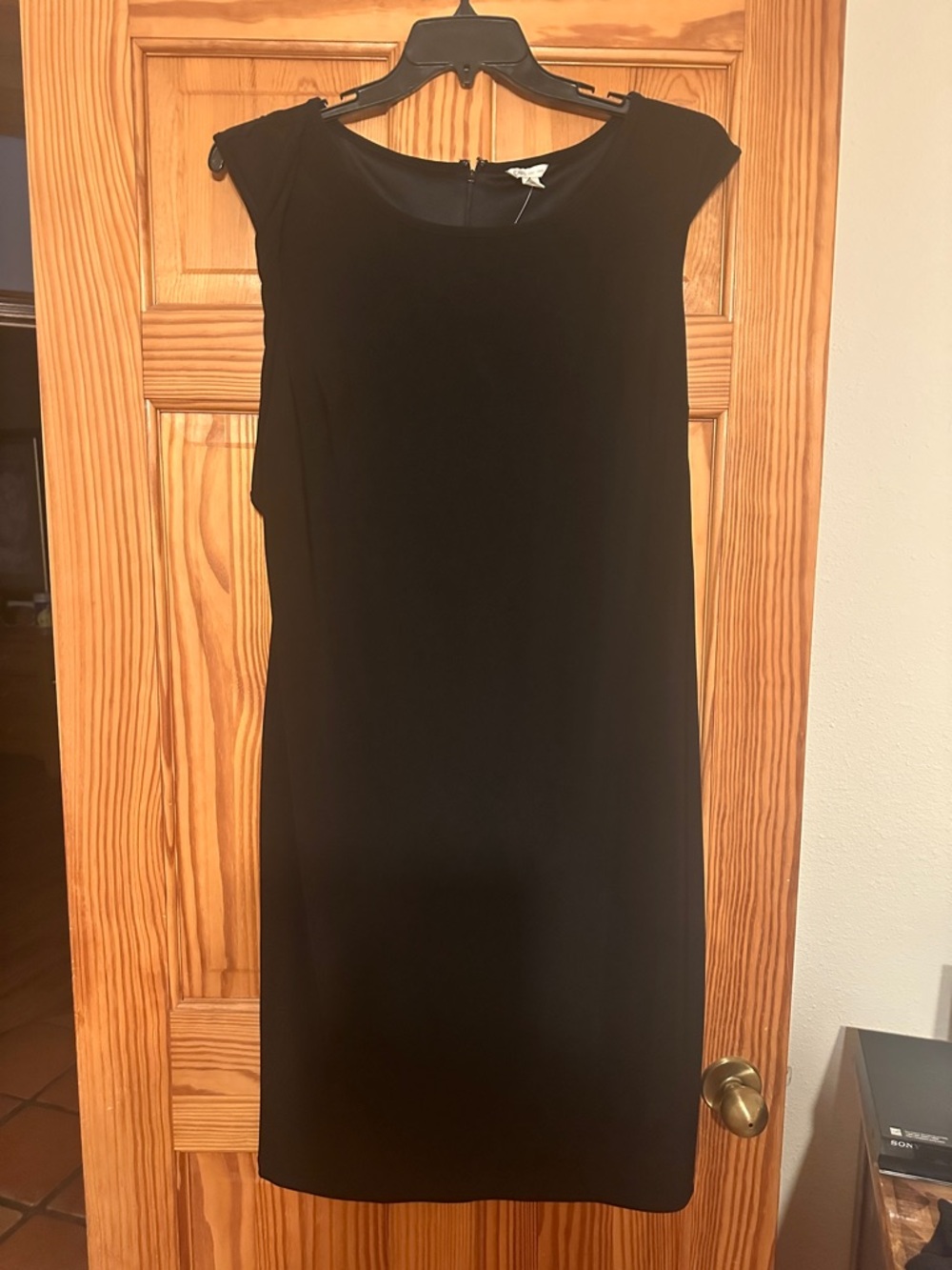 Cato Black Cap-Sleeve Midi Shift Dress